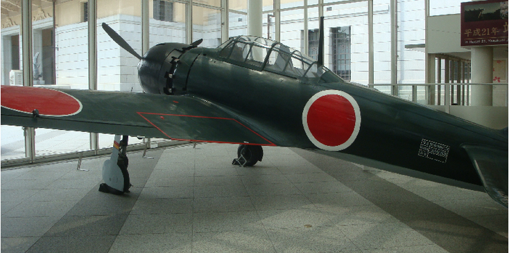 Yasukuni-jinja-Yushukan-oorlogsmuseum-zero-vliegtuig-Tokyo-Japan