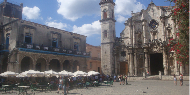 Havana-Cuba-Plaza-de-Cathedral-Square-Colonial-Buildings-Church