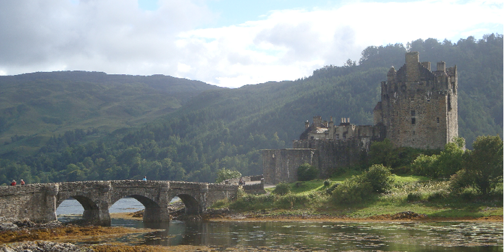 Donan-castle-kasteel-eiland-brug-meer-Schotland