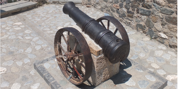 Prizren-Kalaja-fort-citadel-kanon-Kosovo