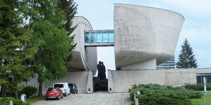 SNP-museum-Banska-Bystrica-monument-Slowakije