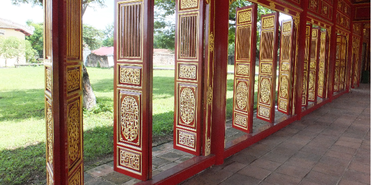 Hue-deur-rood-Keizerlijk-paleis-citadel-Vietnam
