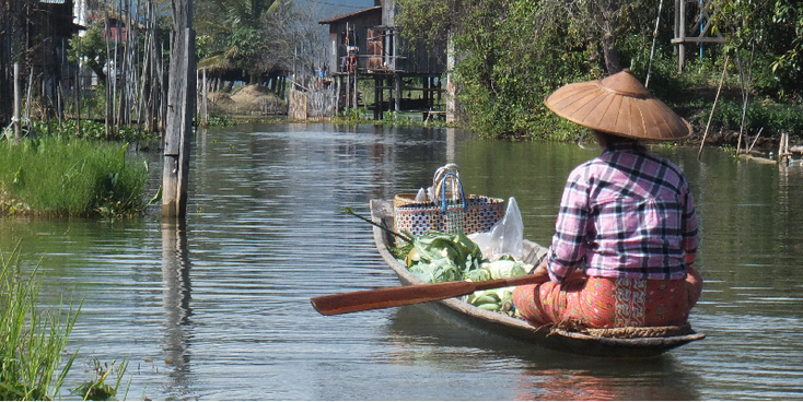 Inle-meer-kano-lokaal-hoed-Myanmar