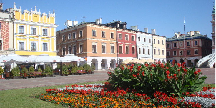 Zamosc-Italiaanse-huizen-gekleurd-Rynek-Wielki-Grote-Markt-Polen