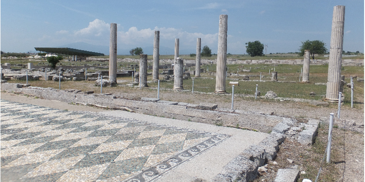 Pella-pilaren-columns-archeologisch-Alexander-de-Grote-Griekenland