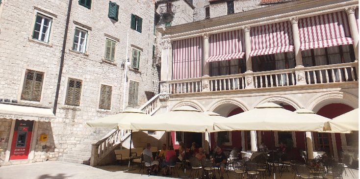 Sibenek-terras-Kroatië