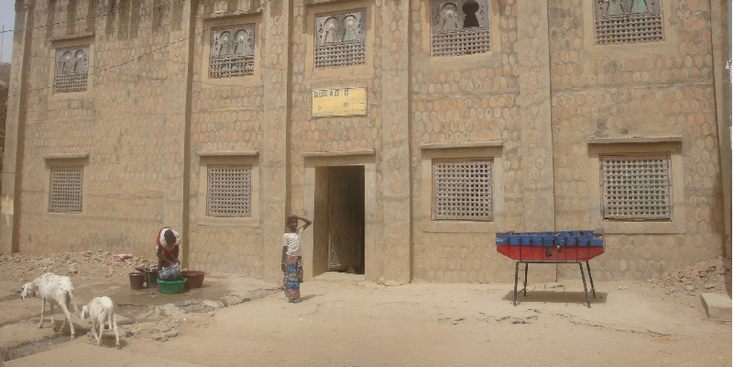 Djenne-straatleven-geit-voetbalspel-tafelvoetbal-Mali