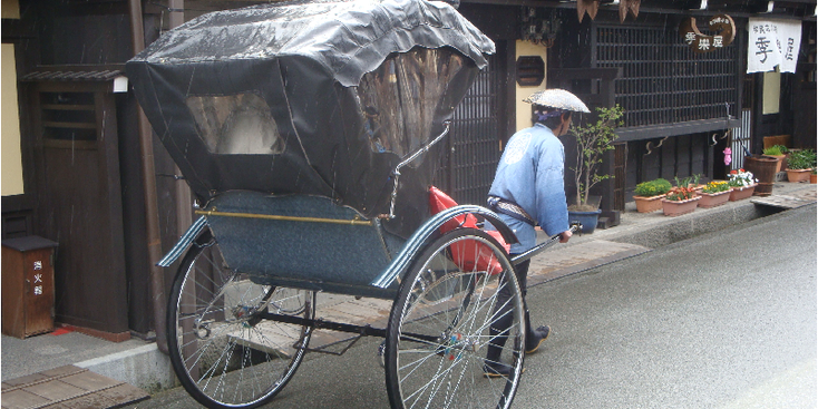 Takayama-houten-huizen-traditioneel-fietstaxi-Japan