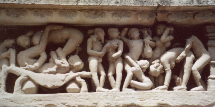 Khajuraho-Khajurajo-erotische-scenes-rotsen-beelden-stenen-India