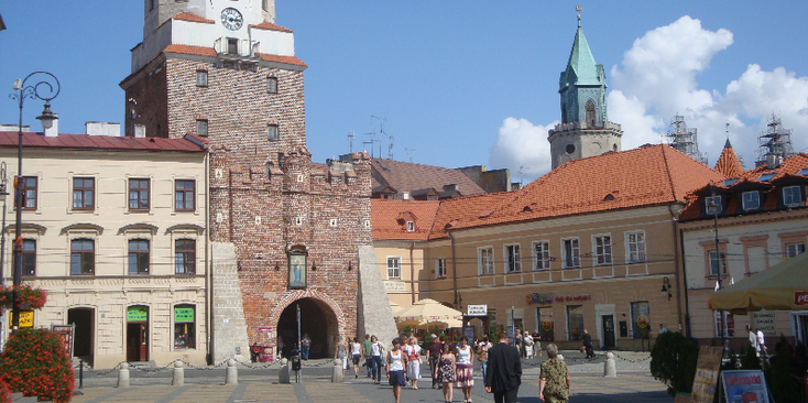 Lublin-poort-klokkentoren-kerk-Polen