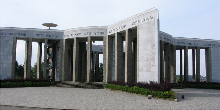 Mardasson-monument-vijf-sterren-Ardennenoffensief-WW2-Bastogne-Bastenaken-België