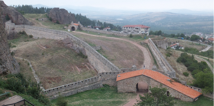 Belogradchik-Bulgarije-kasteel-rotsen-piek-entree