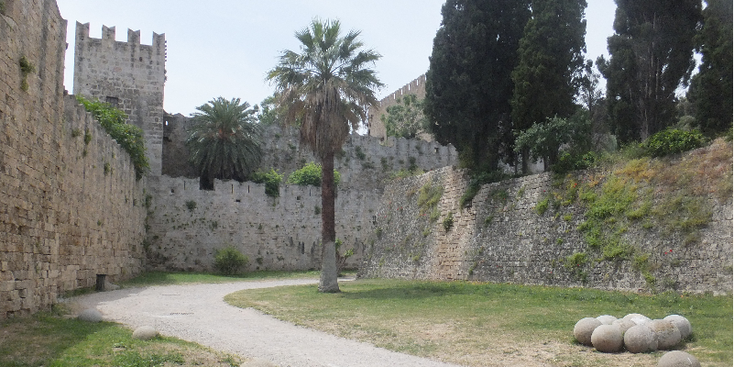 Rhodos-eiland-paleis-Grootmeesters-Griekenland-stadsmuur-toren-Kruisvaarders