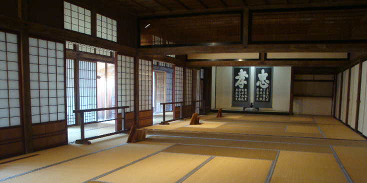 Takayama-Takayamo-Jinja-museum-traditioneel-Shogun-papieren-deuren-Japan