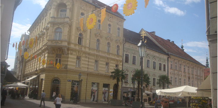 Klagenfurt-Renaissance-Habsburg-gekleurde-koopmanshuizen-Oostenrijk