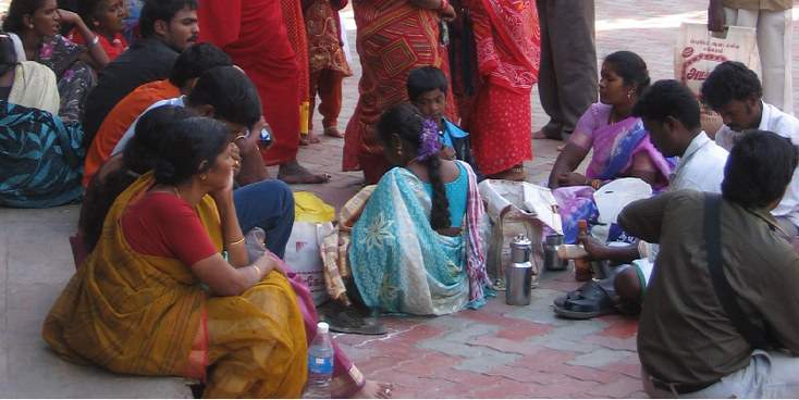 Madurai-Sri-Meenakshi-Temple-Khadi-Pelgrim-India
