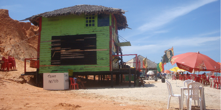 Canoa-Cabrada-duinen-strand-zand-strandhut-strandstoelen-parasol-Brazilië