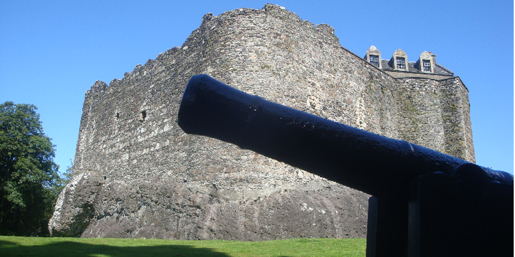 Dunstaffnage-ruïne-kanon-Schotland
