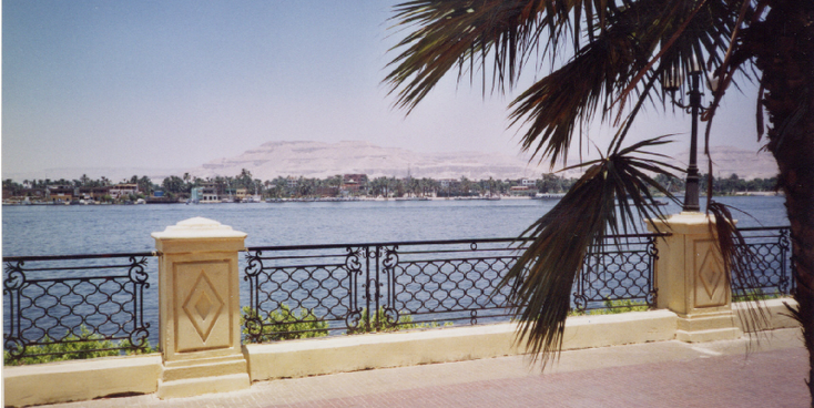 Luxor-boulevard-Nile-Egypt