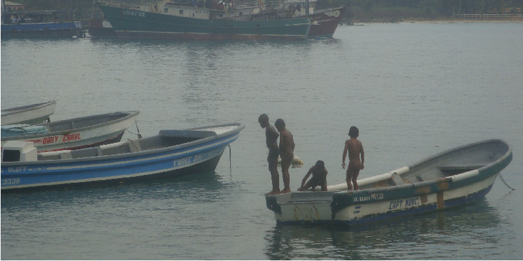 Corn-Island-boot-kinderen-haven-Nicaragua