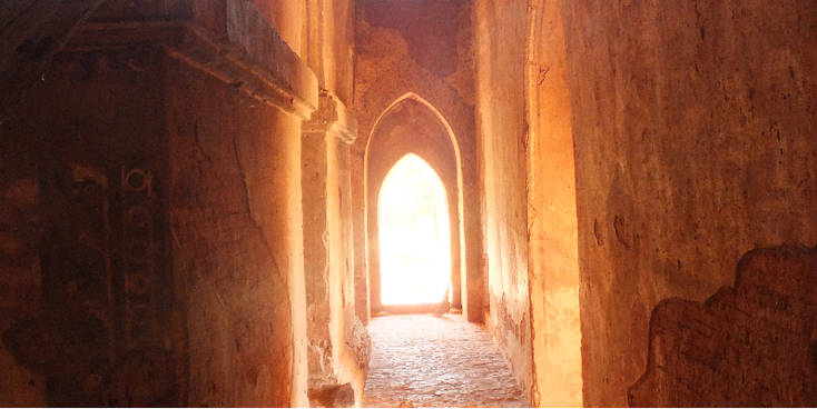 Bagan-tempels-Boeddhist-monnik-Myanmar-Birma