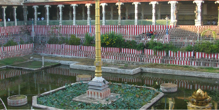 Sri-Meenakshi-Madurai-Pool-Temple-Khadi-pelgrim-India