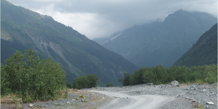 Ushguli-Enguri-vallei-rivier-Svaneti-Kaukasus-wachttorens-Georgië