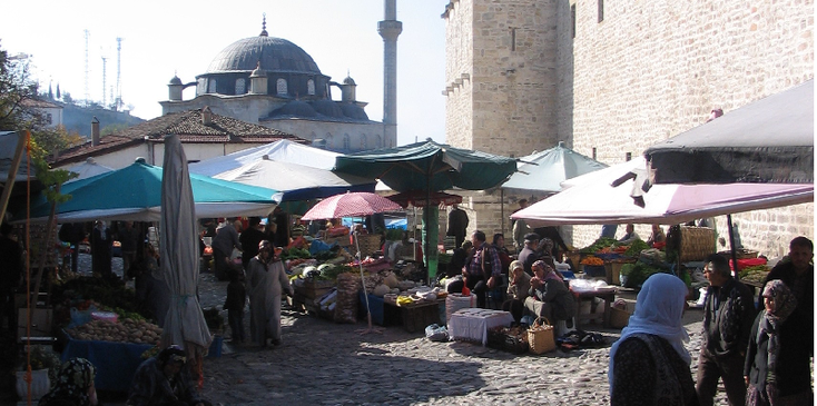 Safranbolu-markt-bazaar-moskee-minaret-stal-Turkije