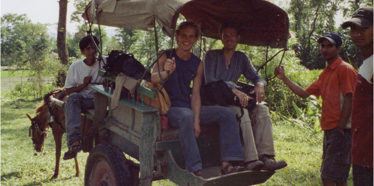 Chitwan-nationaal-park-Nepal-Sauhara-dorp-paard-en-wagen
