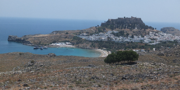 Lindos-Griekenland-Rhodos-eiland-heuvel-baai-witte-stad-vesting-fort