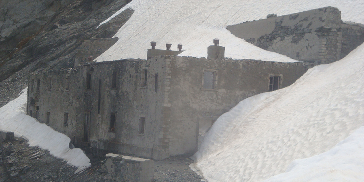 Montgenevre-Chaberton-fort-berg-vesting-linie-grens-Frankrijk-Italië-kazerne