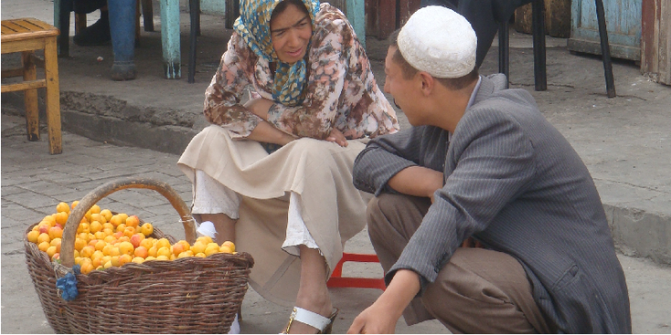 Kashgar-oude-stad-China-oeigoeren-fruit-verkoper