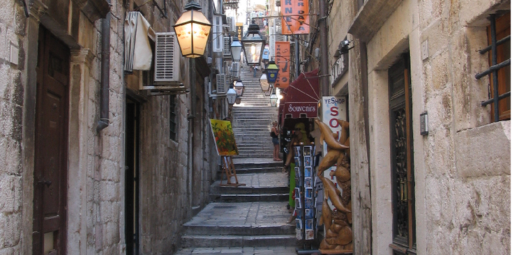 Dubrovnik-smalle-steegjes-straatjes-verkoop-Kroatië