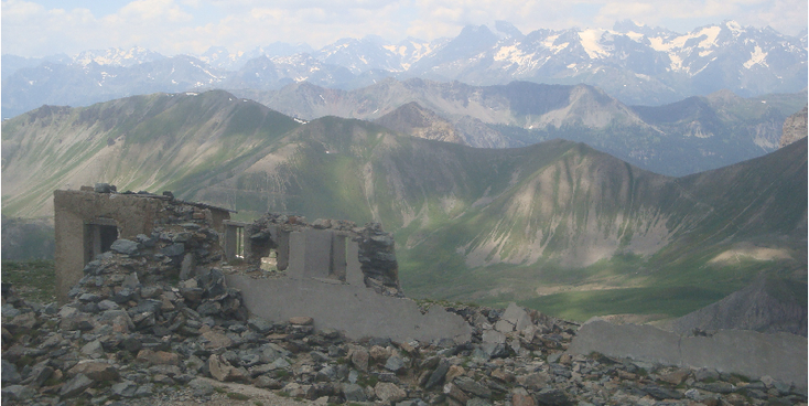 Montgenevre-Chaberton-fort-berg-vesting-linie-grens-Frankrijk-Italië-torens
