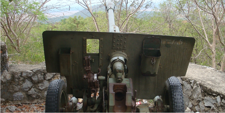 Battambang-kanon-artillerie-Rode-Khmer-Cambodja