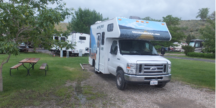 Parkway-RV-campground-Cody-camper-picknicktafel-Verenigde-Staten