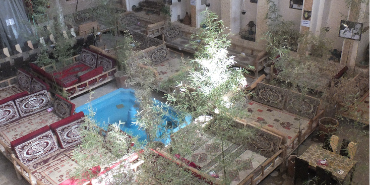 Kashan-traditioneel-restaurant-vijver-zwembad-Iran