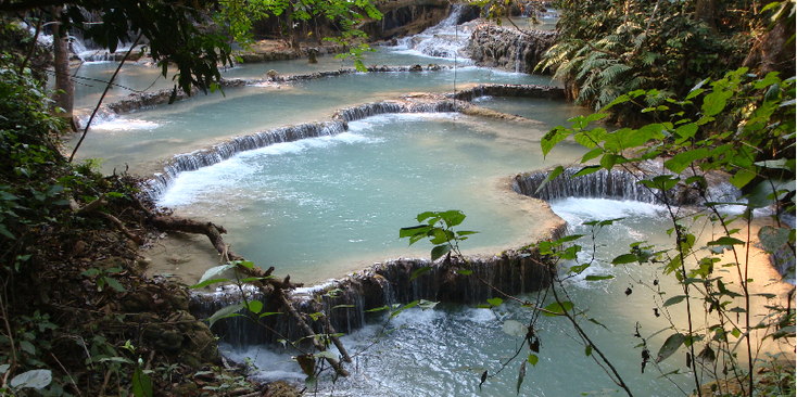 Kuang-Si-waterval-helder-azuur-water-Laos
