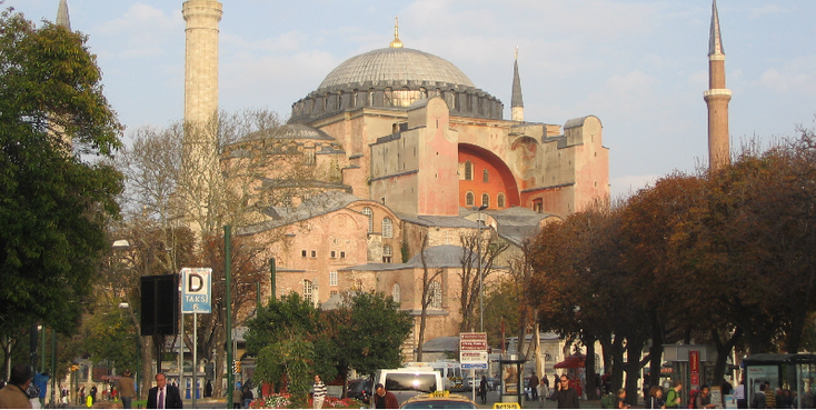 Haghia-Sofi-Aya-Sofya-moskee-kerk-Sulthanamet-minaret-Istanbul-Turkije