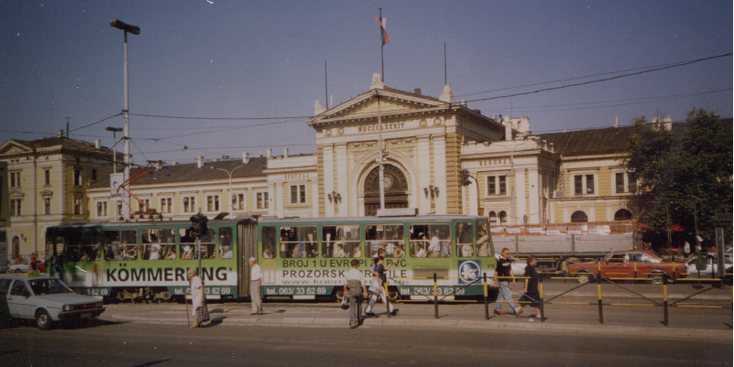 Belgrado-treinstation-vlag-Servië-tram
