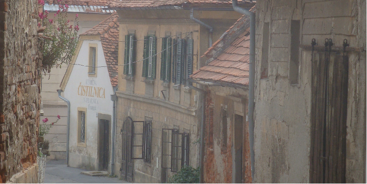 Ptuj-Romeins-kerk-Slovenië-straatleven
