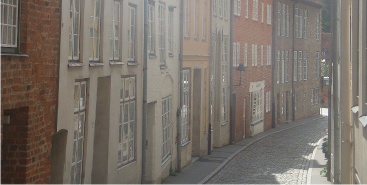 Lubeck-straatje-gekleurde-koopmanshuizen-vakmanshuizen-Duitsland
