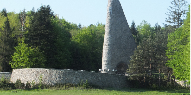 Dukla-pas-monument-Tsjechië-Slowakije-grens