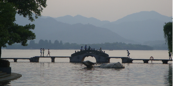 Hangzhou-west-Lake-meer-lachende-Boedha-park-Lingyin-tempel