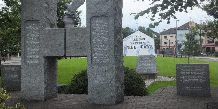 LondonDerry-Derry-Honger-staking-monument-Free-adelaar-Bogside-Noord-Ierland