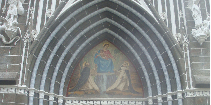 Santuario-de-La-Lajas-kathedraal-Colombia-maagd-Maria-gespiegeld-kerk