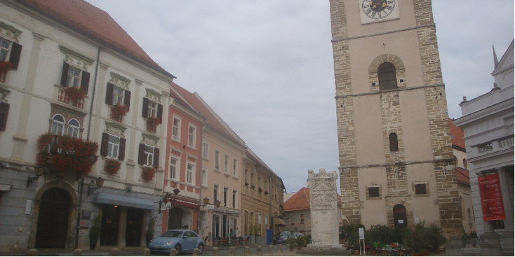 Ptuj-Slovenski-Trg-plein-kerk-Slovenië 