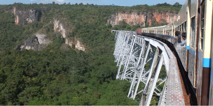 Gokteila-Gokteik-viaduct-trein-Myanmar-Birma