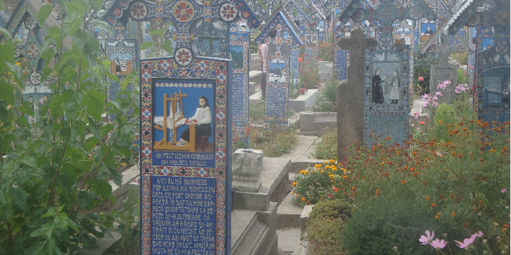 Sapanta-begraafplaats-blauw-logo-Maramures-Roemenië