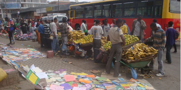 Addis-Ababa-Ethiopië-Markt-bananen-boekjes-schriftjes-hoofdstad